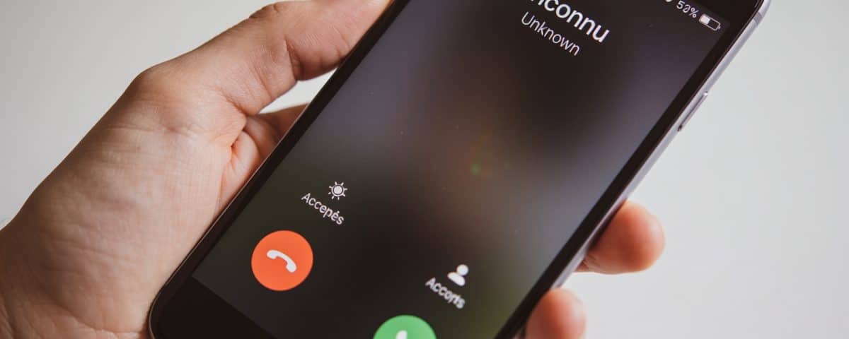 Capture d ecran smartphone affichant appel entrant inconnu