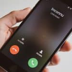 Capture d ecran smartphone affichant appel entrant inconnu