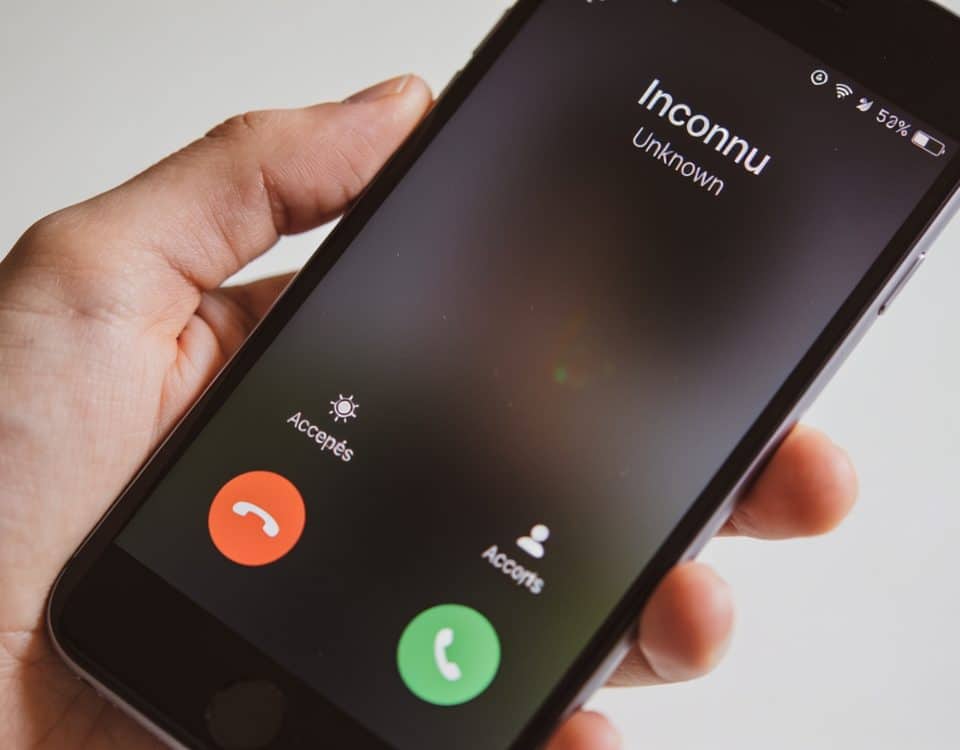 Capture d ecran smartphone affichant appel entrant inconnu