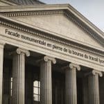 Facade monumentale en pierre de la bourse du travail lyonnaise