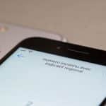 Smartphone affiche numero inconnu avec indicatif regional