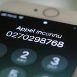 Smartphone affichant appel inconnu 0270298768 gros plan