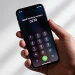 Smartphone en main affichant appel inconnu numero 0270