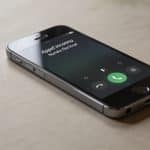 Smartphone affiche appel inconnu numero fixe local