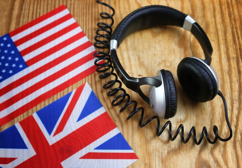 Voix off en anglais américain ou britannique